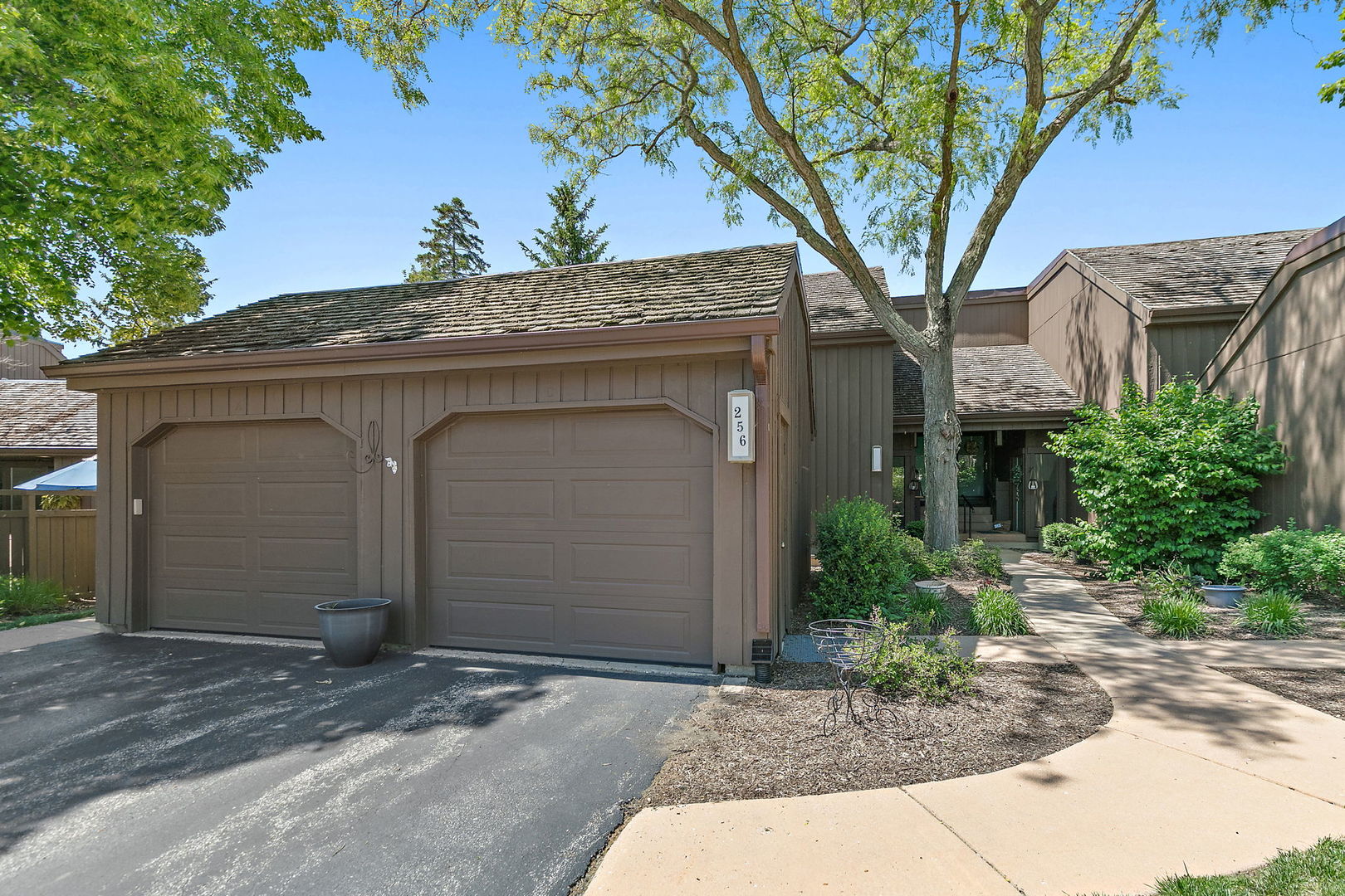 256 THORNHILL Lane