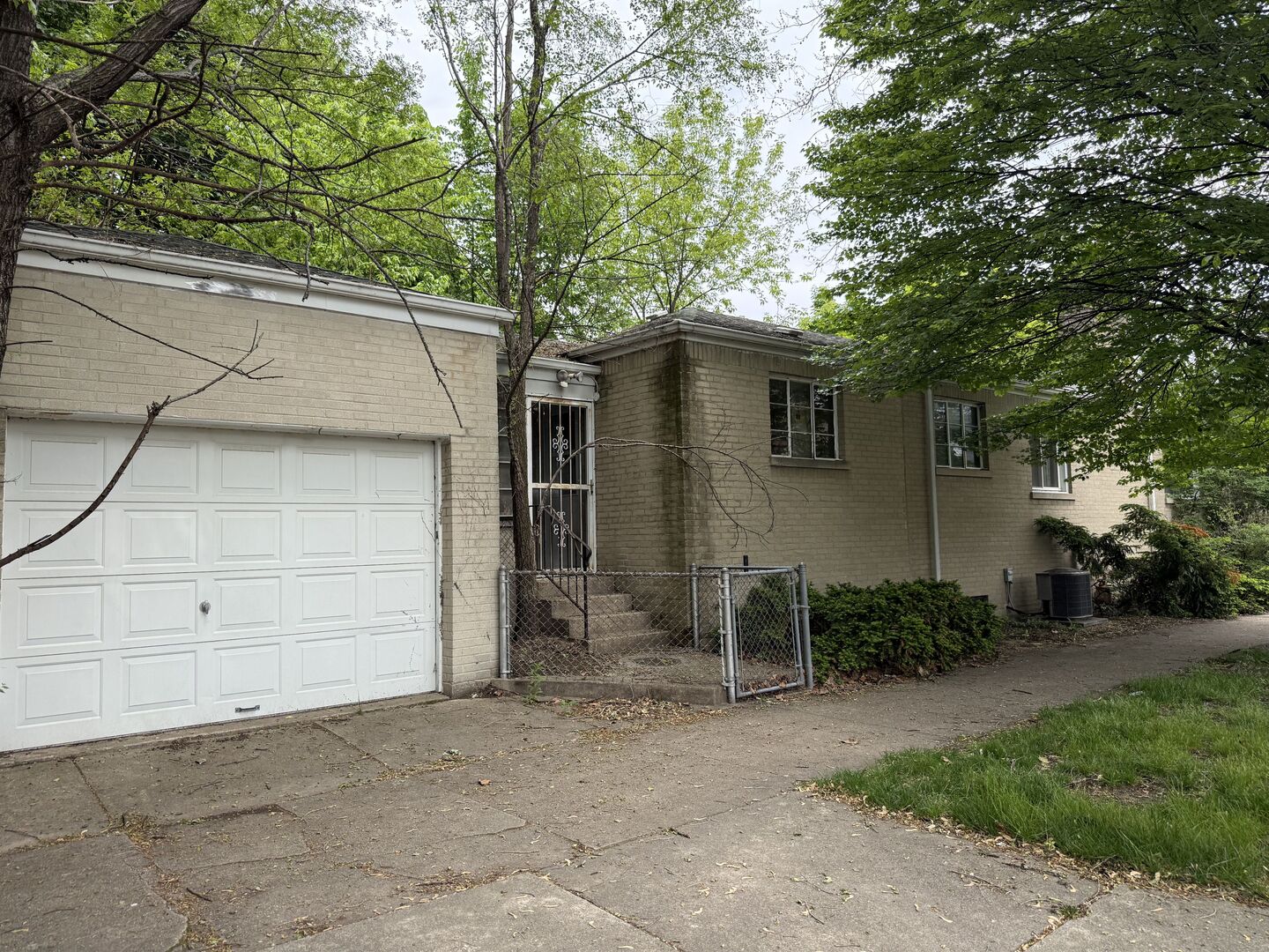 7434 Maplewood Avenue