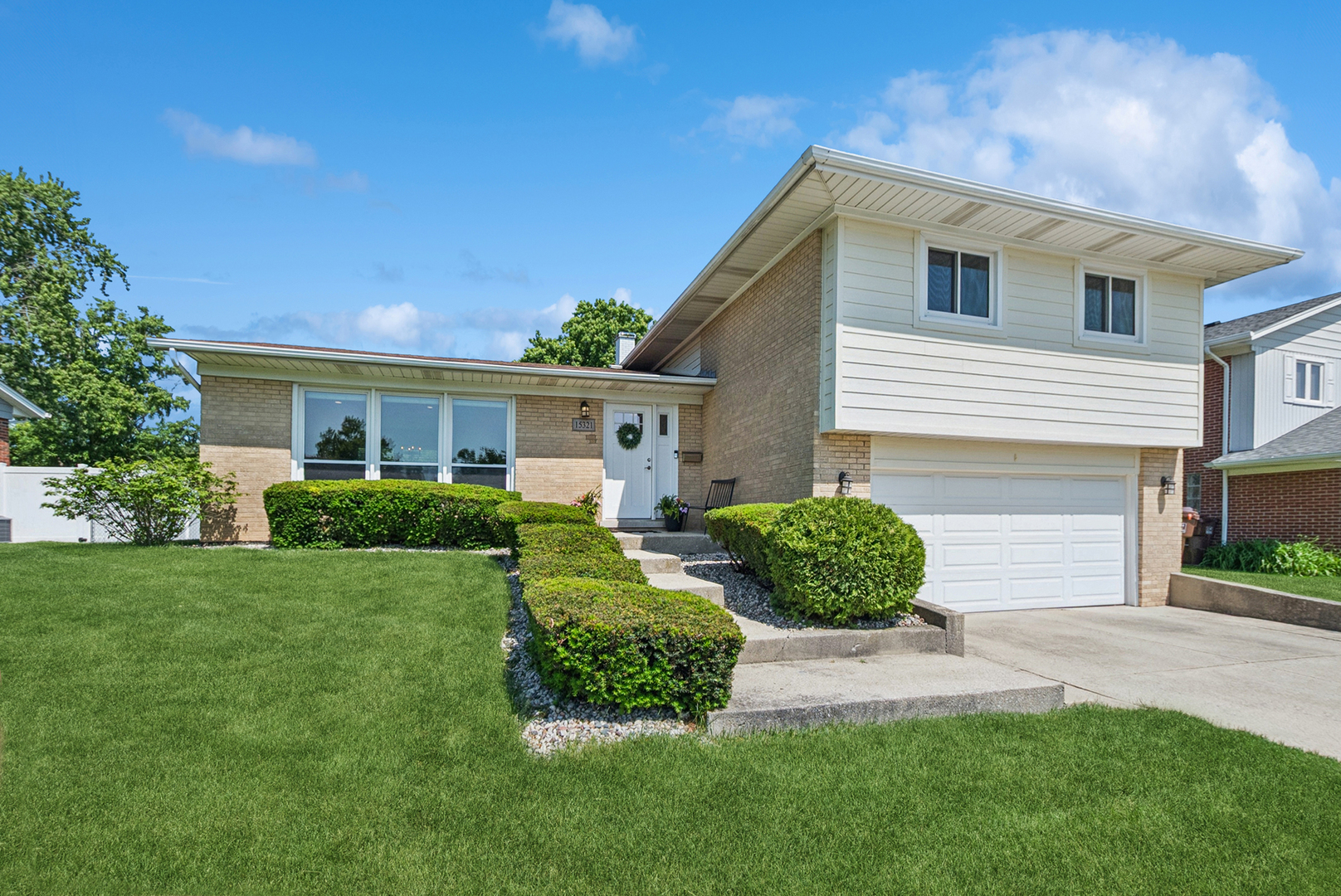 15321 Oak Road