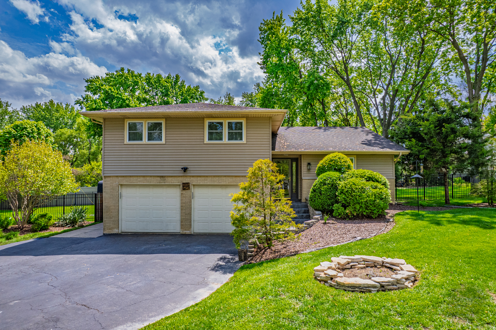 10S220 Alan Road
