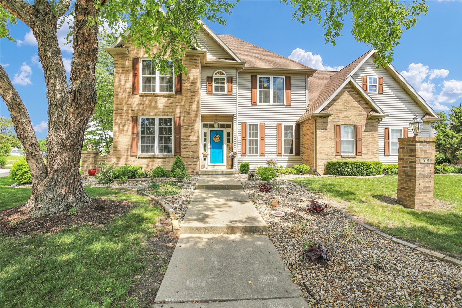 709 Lakeshore Drive