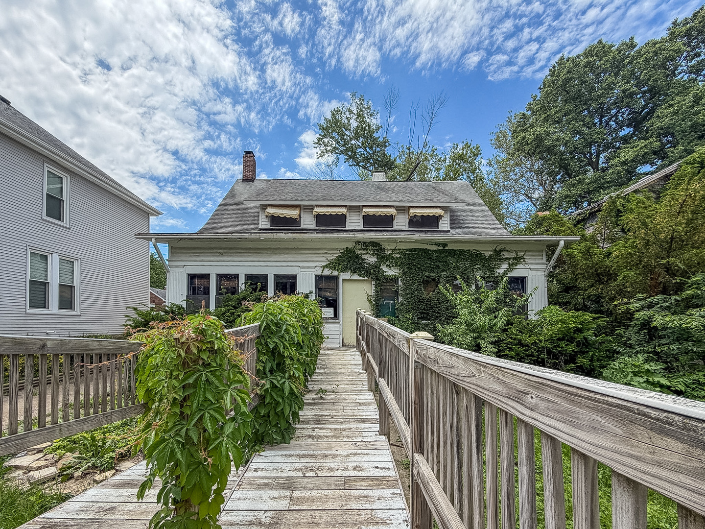 463 Monroe Street