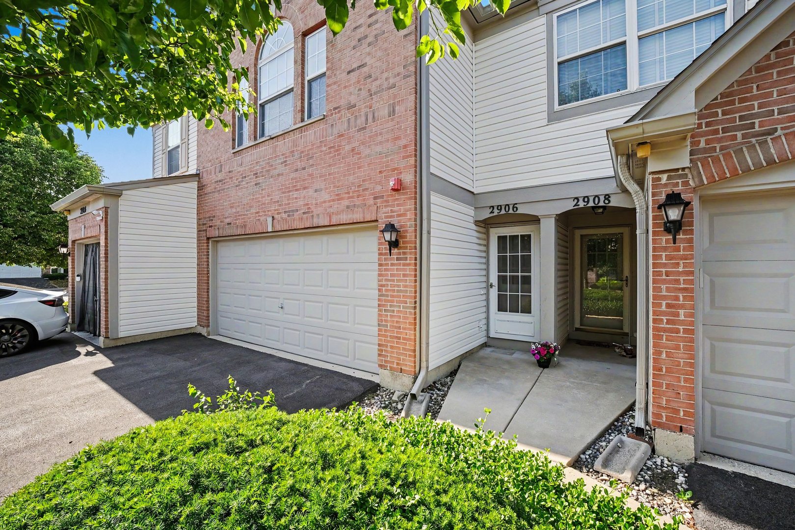 2906 Stonewater Drive
