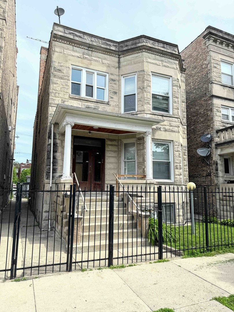 3914 Gladys Avenue