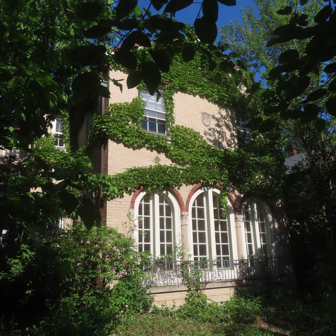 1123 Oak Park Avenue