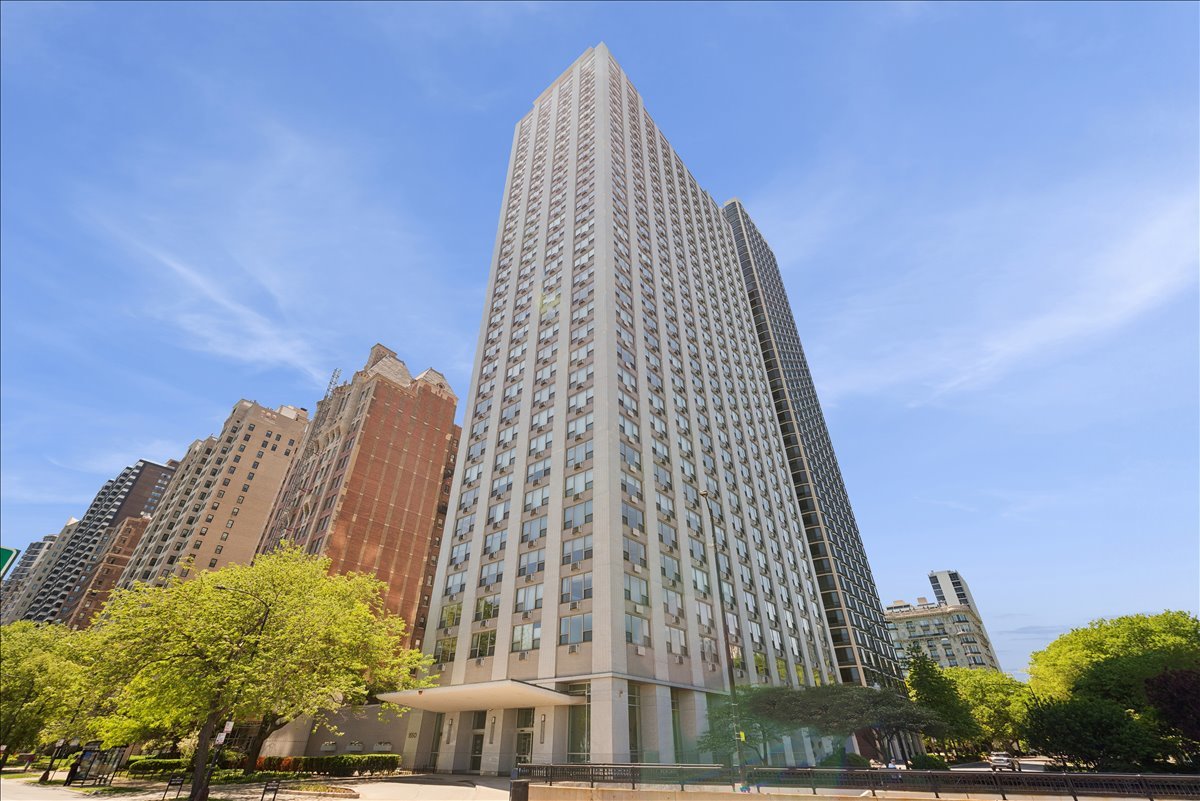1550 LAKE SHORE Drive