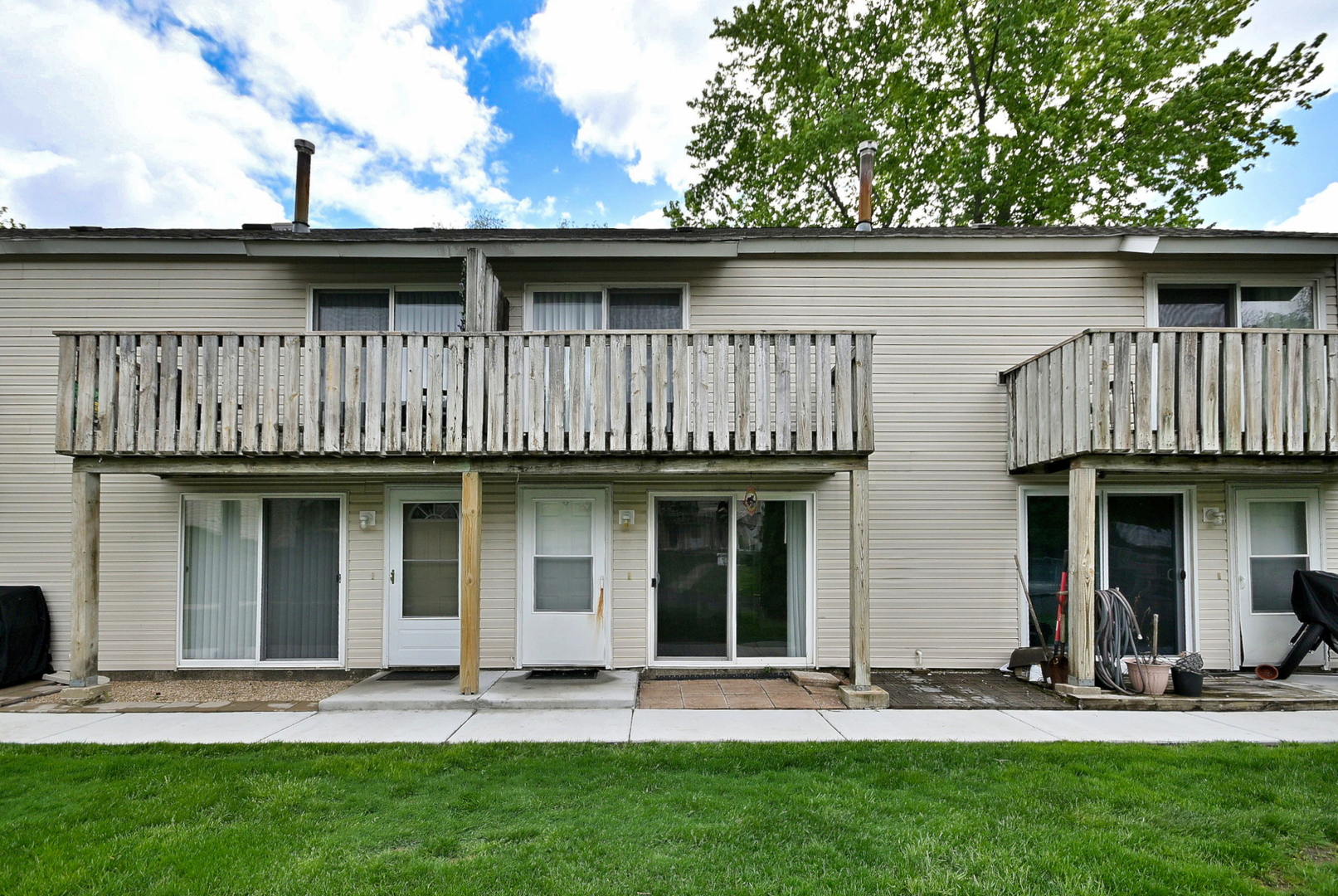 128 1/2 CORA Avenue