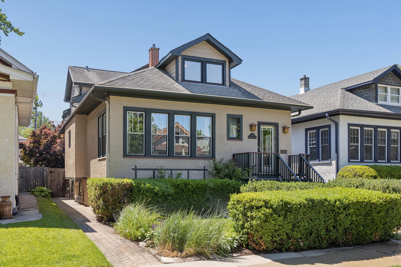 845 Mapleton Avenue