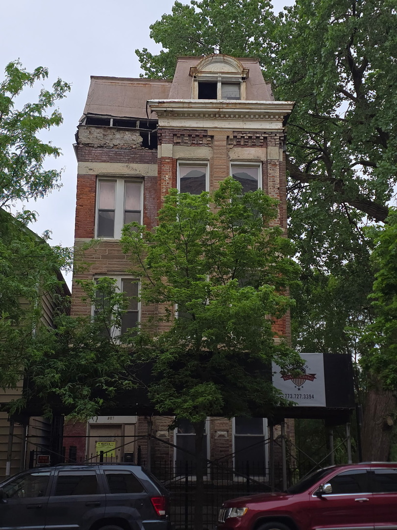 927 Cullerton Street