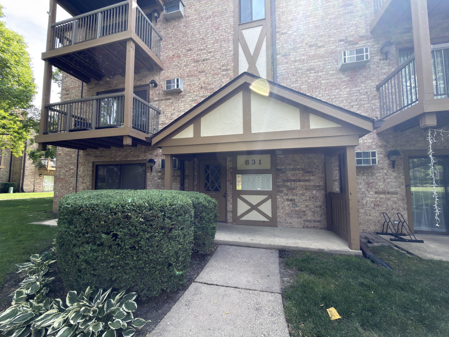 831 Dwyer Avenue