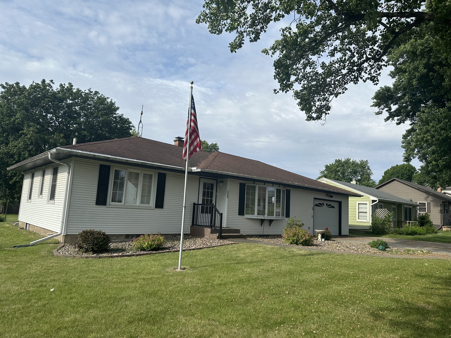 1723 LAWN