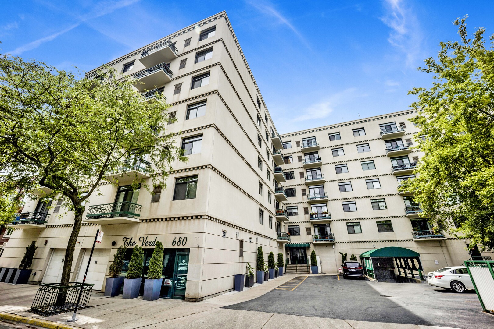 680 GREEN Street