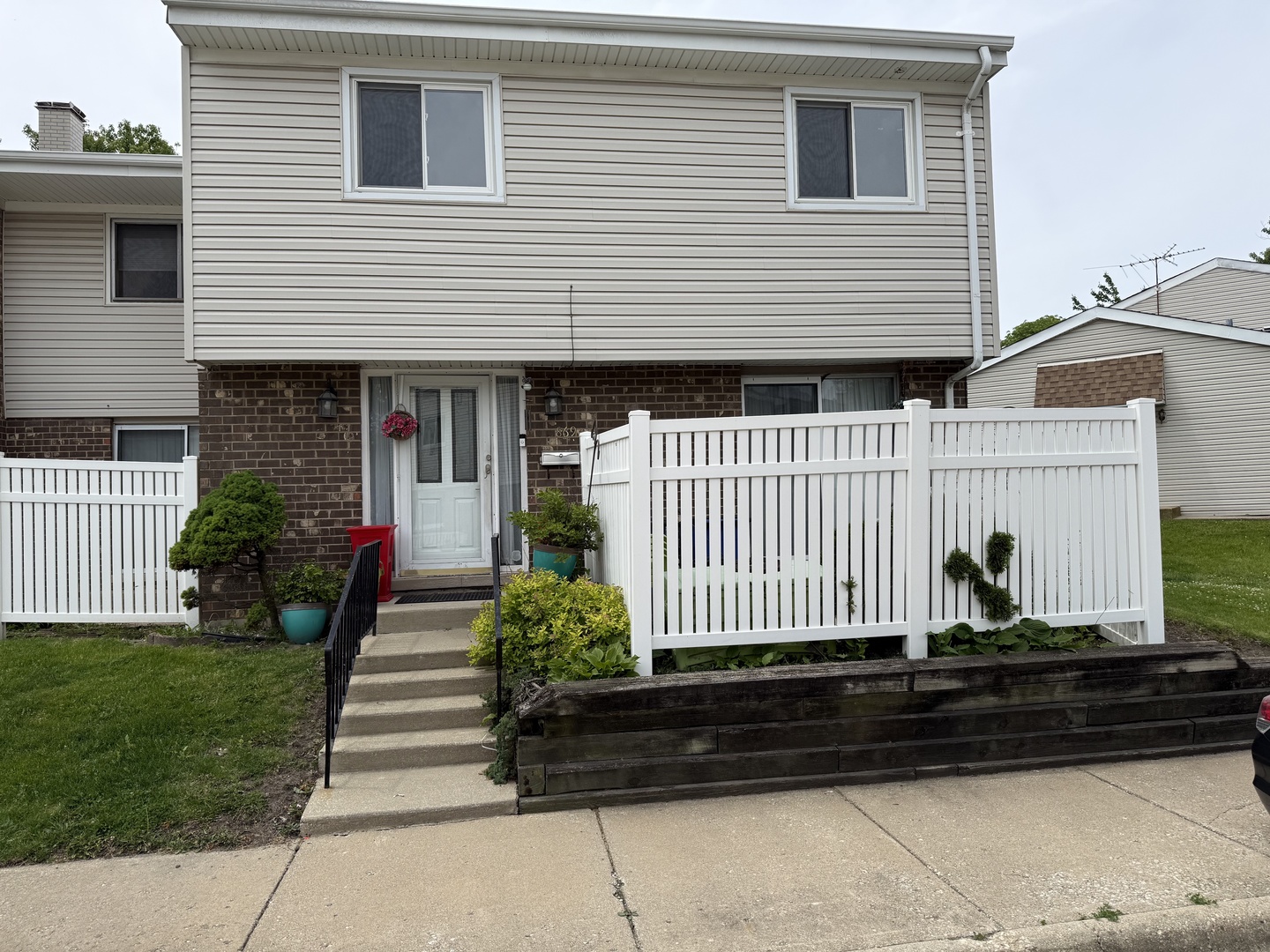 869 White Oak Lane