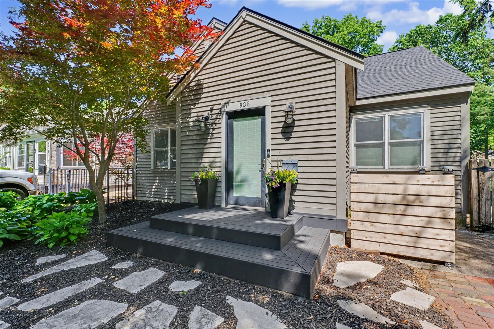 806 Maple Street