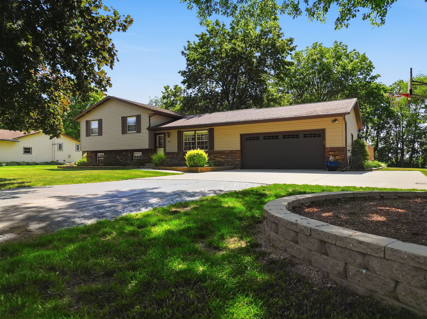 1665 Hill Drive