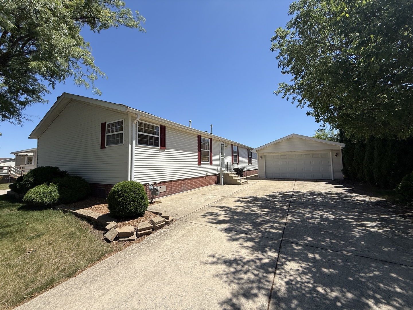 923 Apple Lane