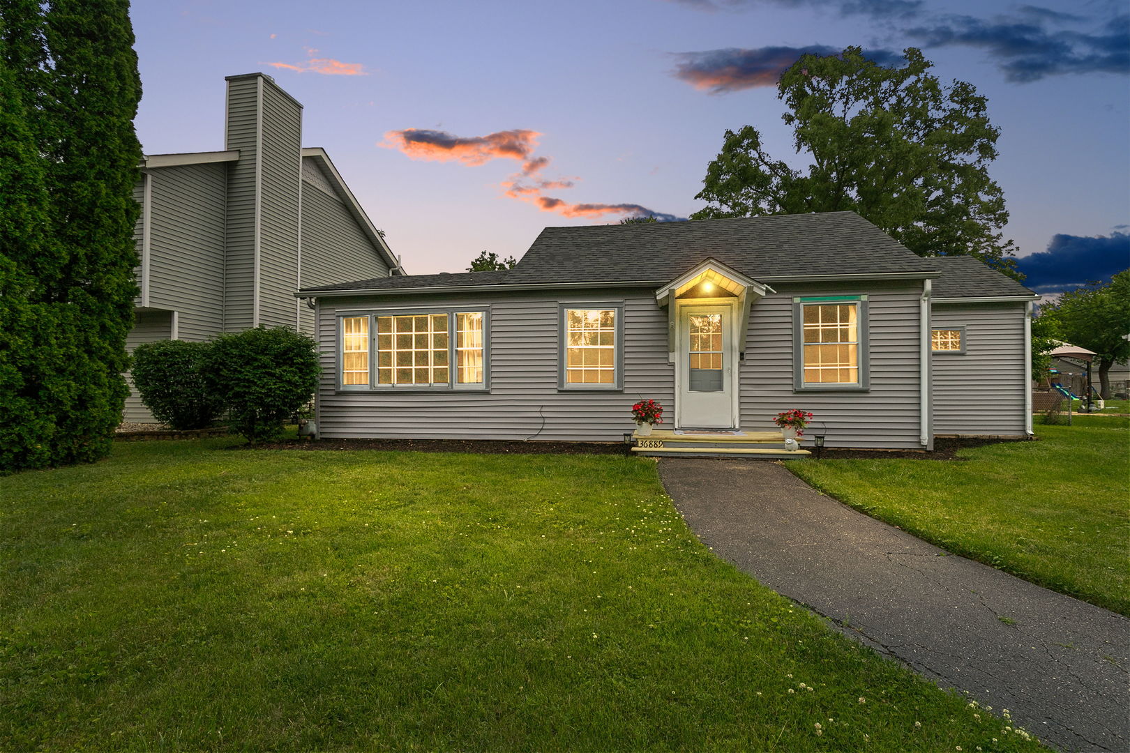 36889 OAKWOOD Drive