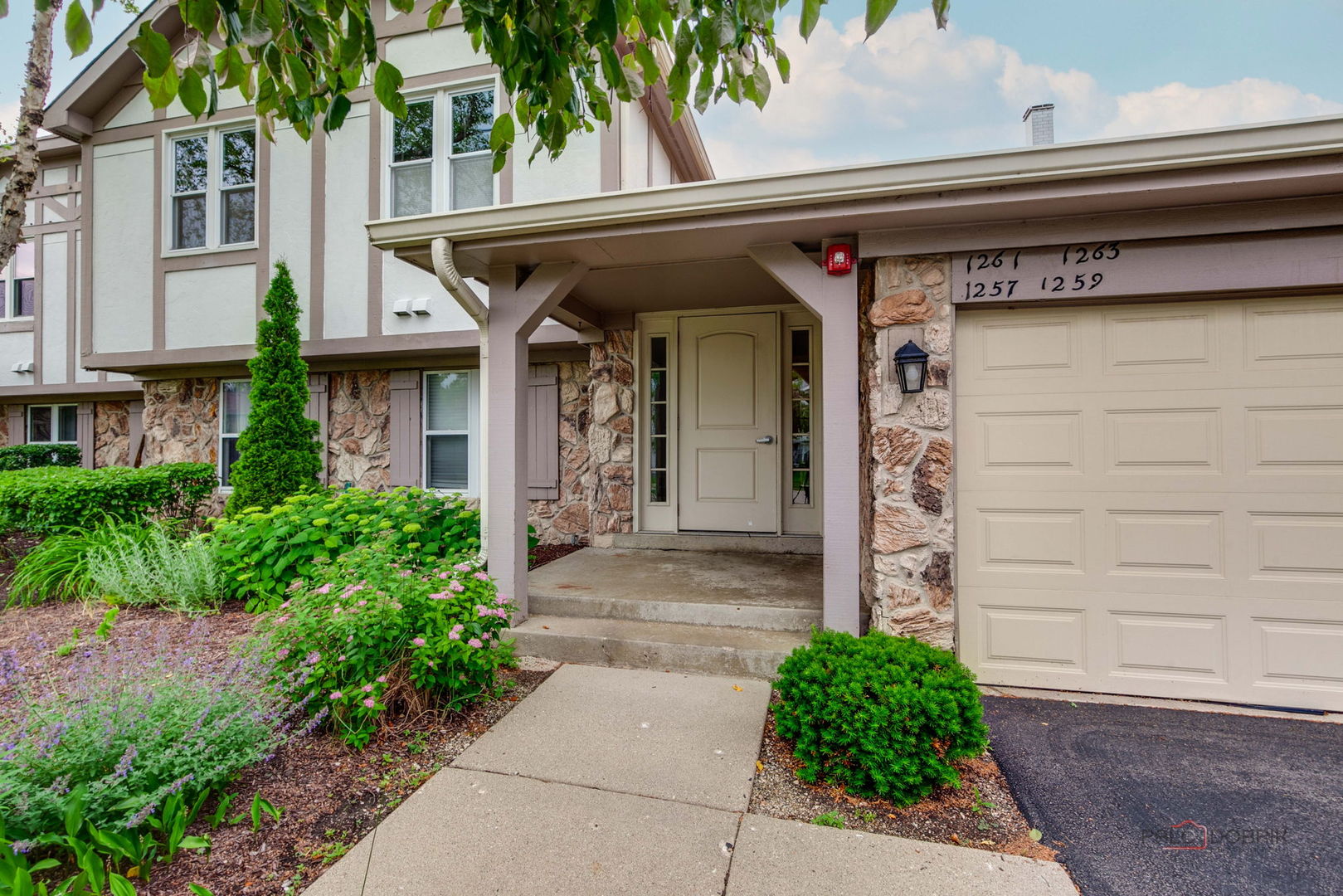 1261 Streamwood Lane