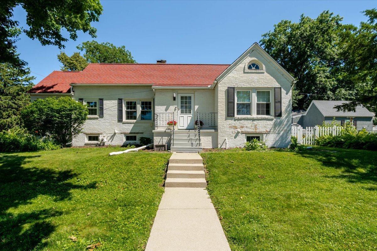 2 Dawes Place