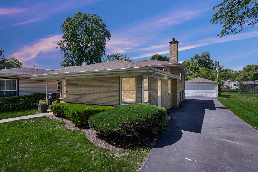 1112 Hickory Road