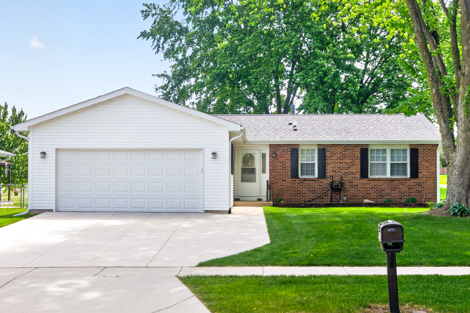 1526 Pebblewood Drive