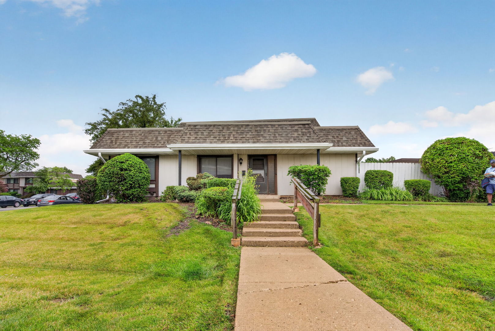 1289 Court E Court