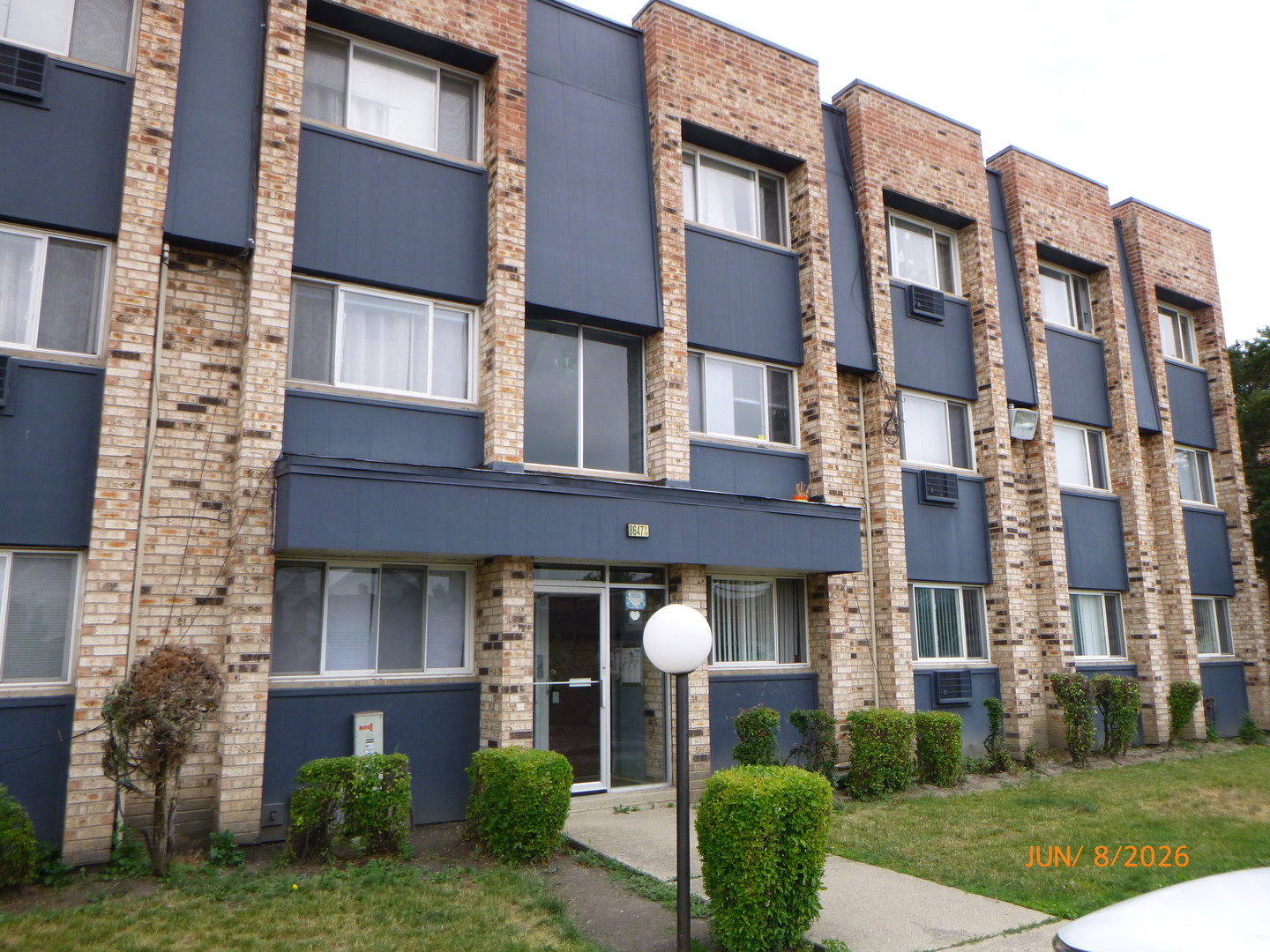 8647 1/2 Foster Avenue