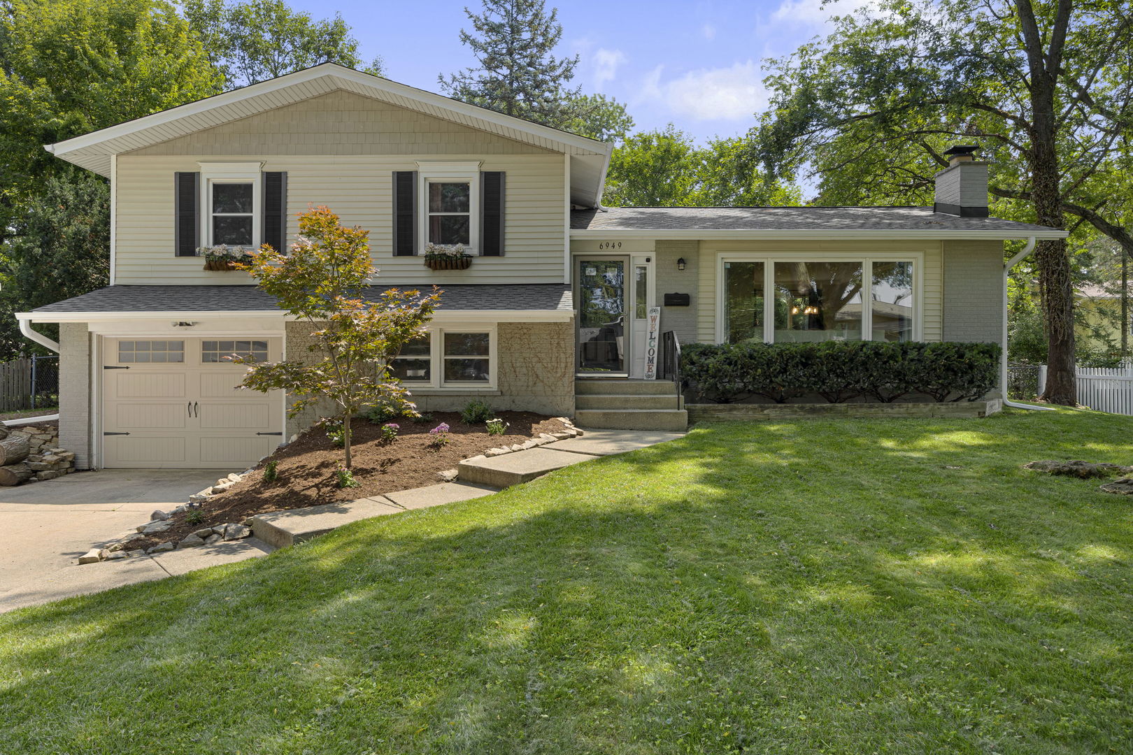 6949 Meadowcrest Drive