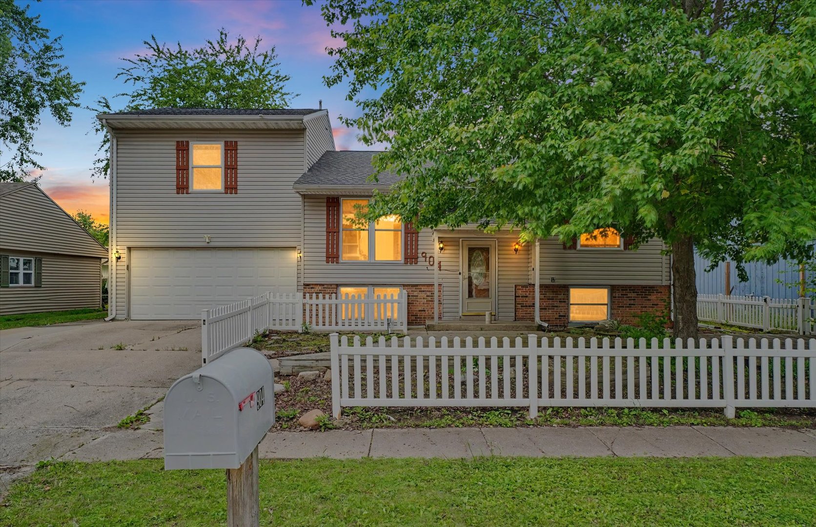904 Fairoaks Drive