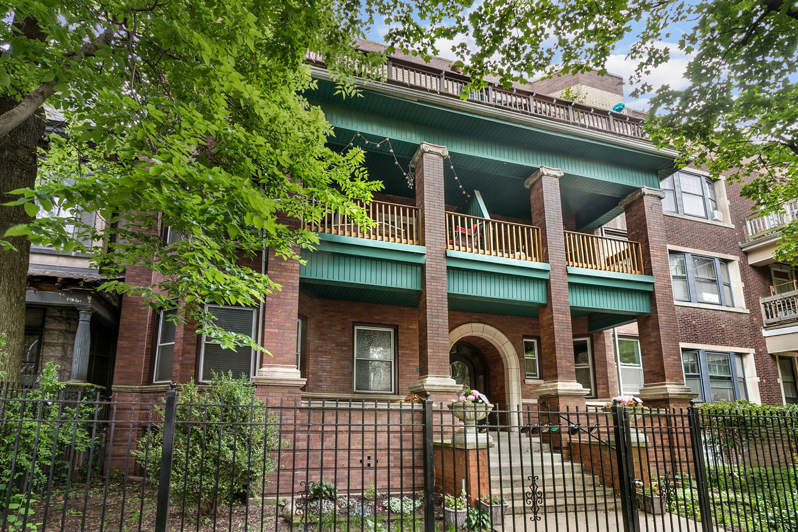 839 Lakeside Place