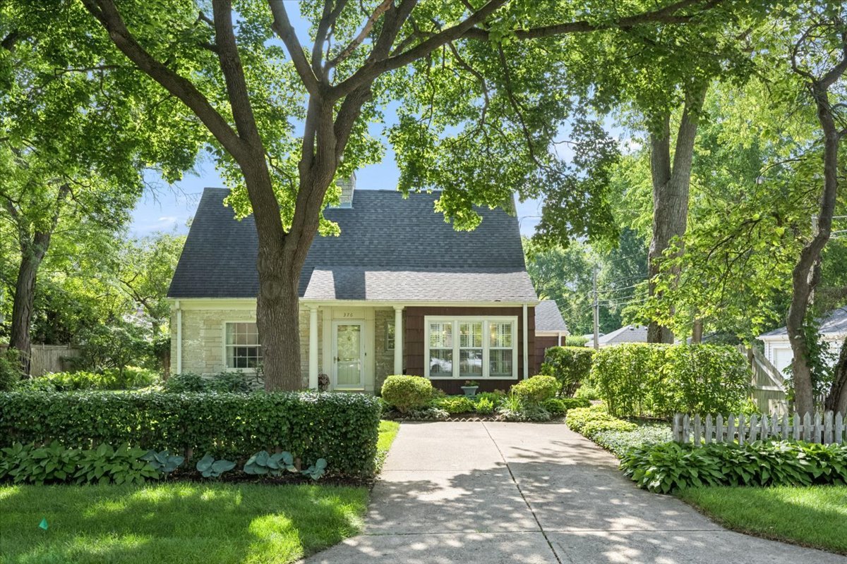 376 Rosewood Avenue