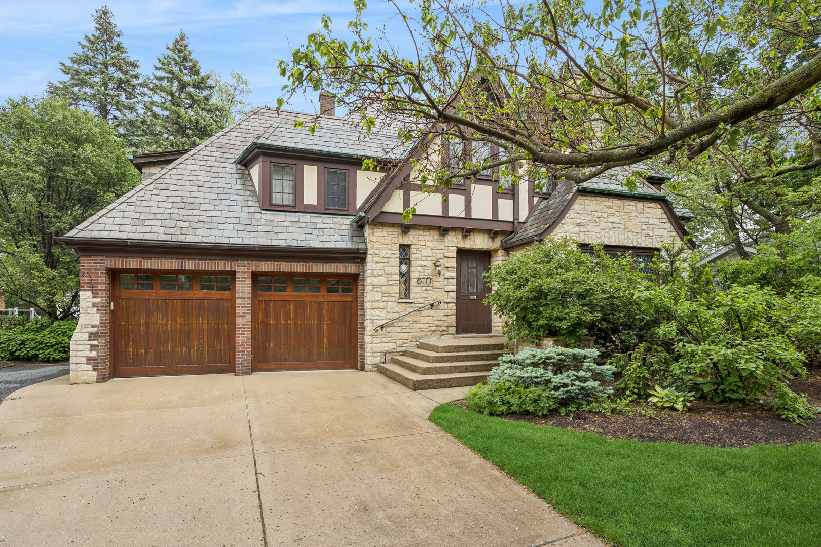 610 Oak Park Avenue