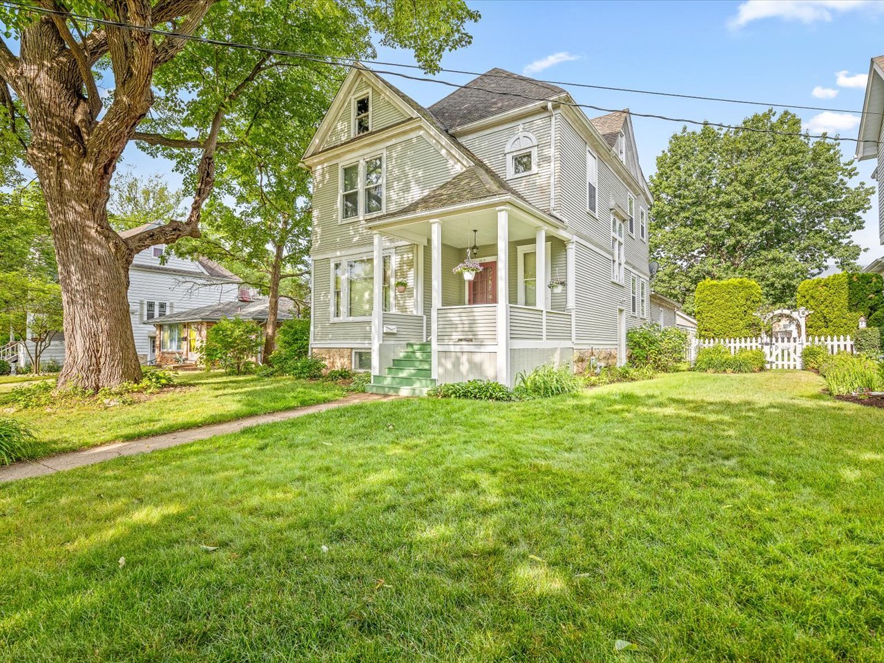 1810 Oxford Street