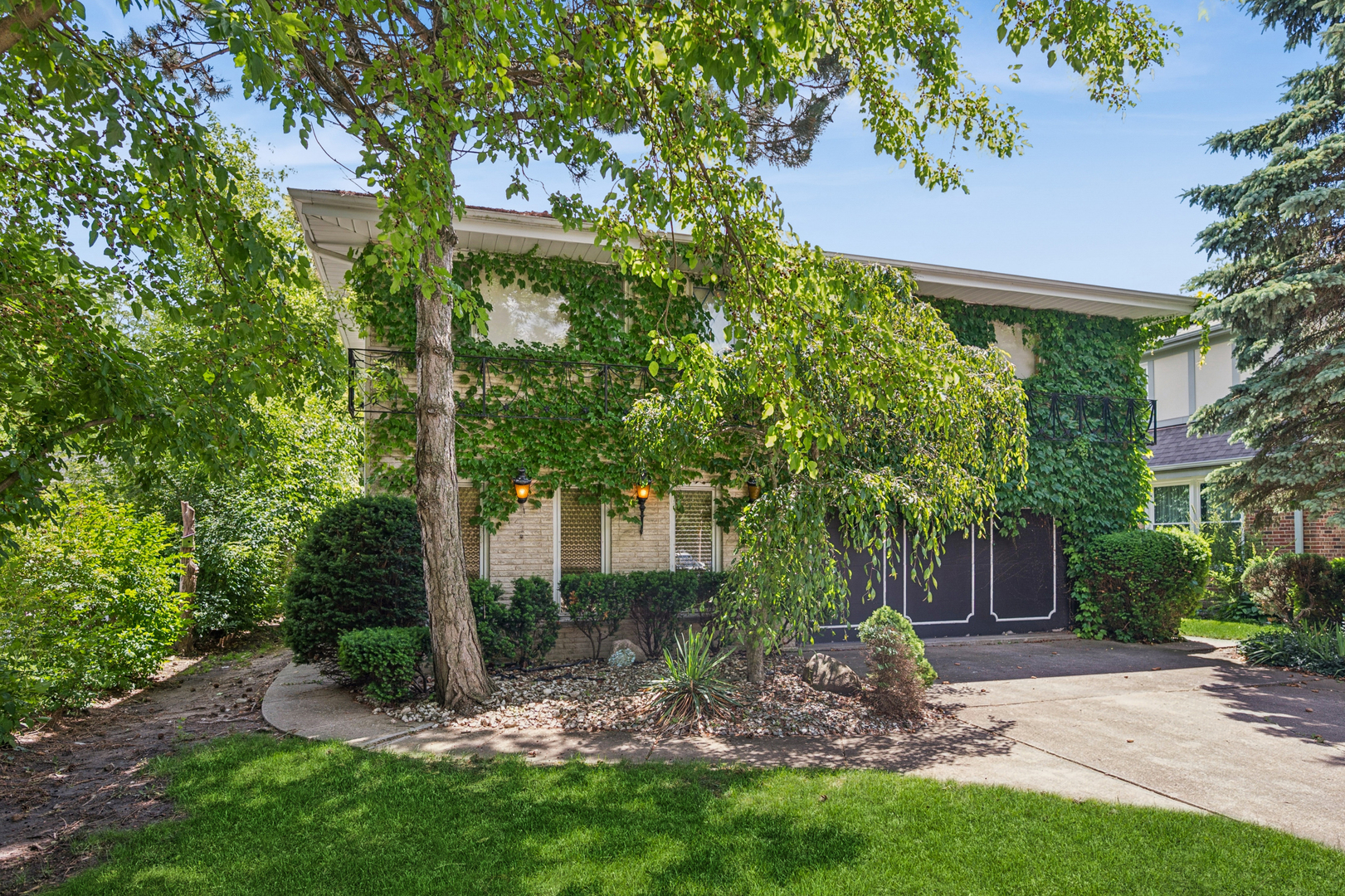 2419 Lake Avenue