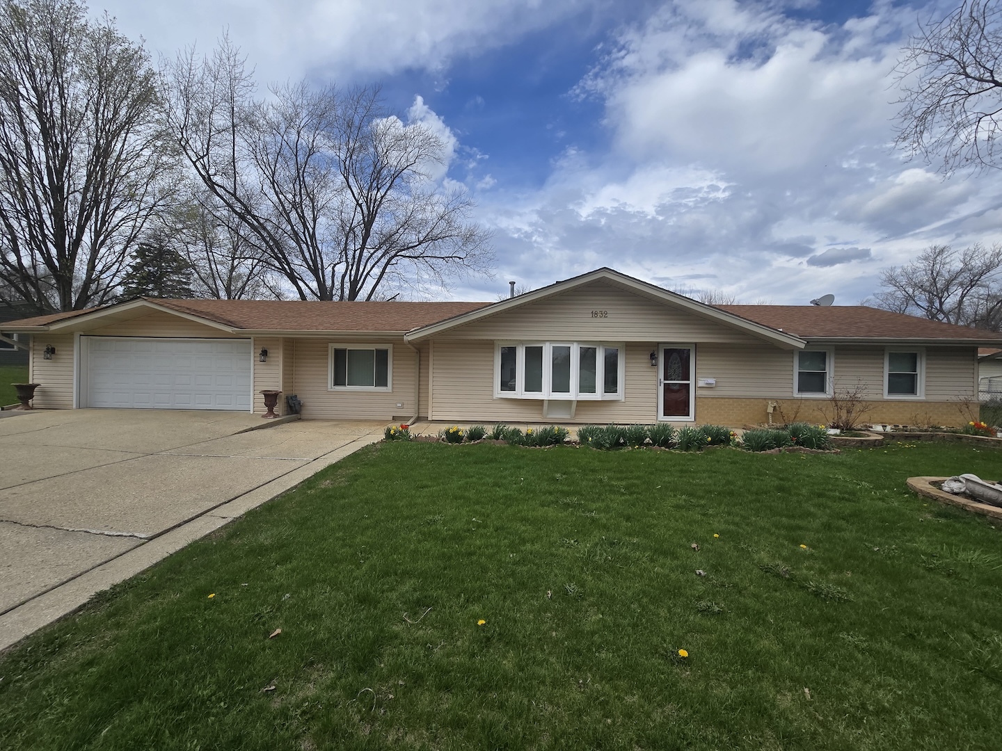 1832 Weathersfield Way