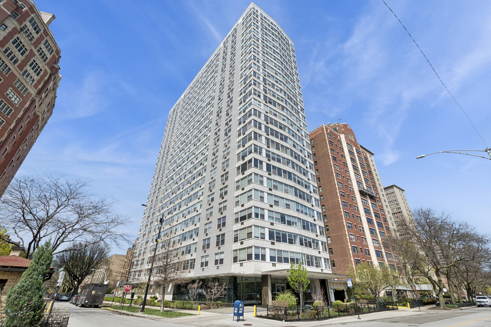 3900 Lake Shore Drive