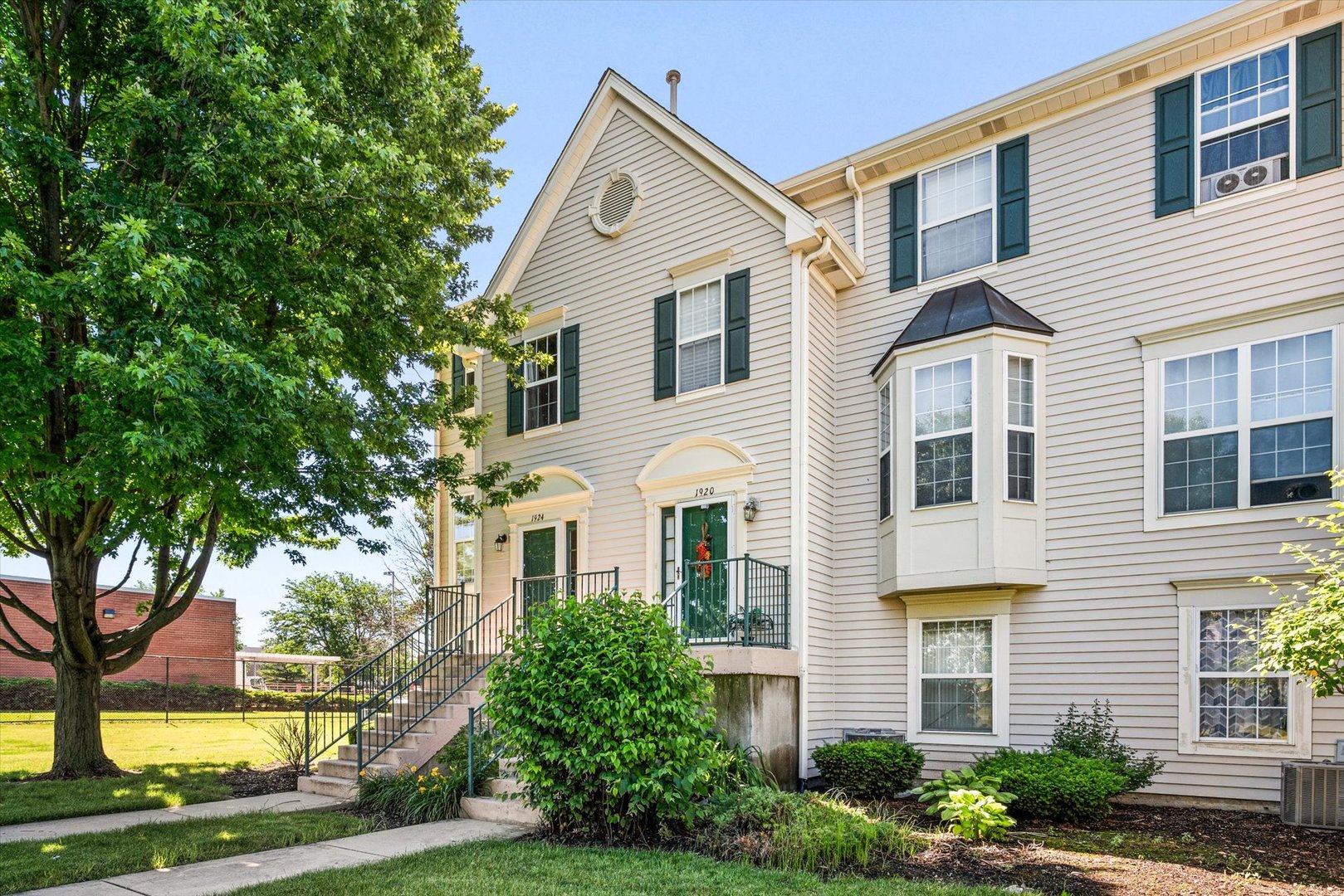 1924 GRANDVIEW Place