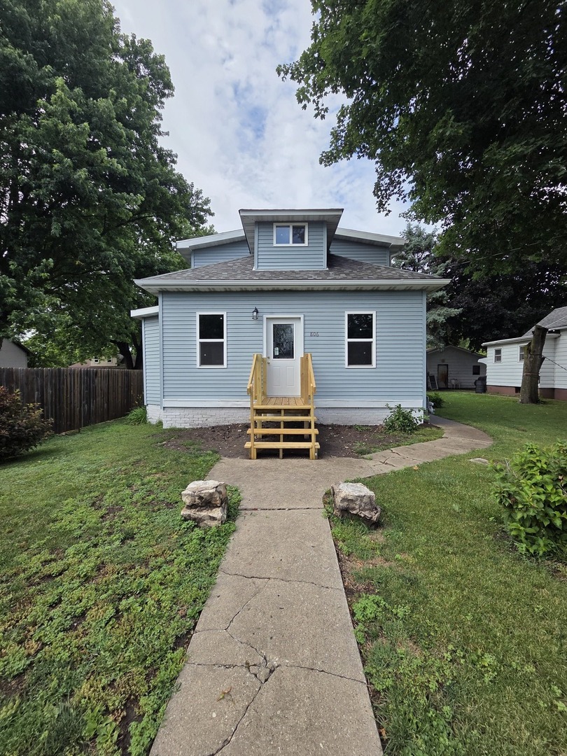 806 Maple Street
