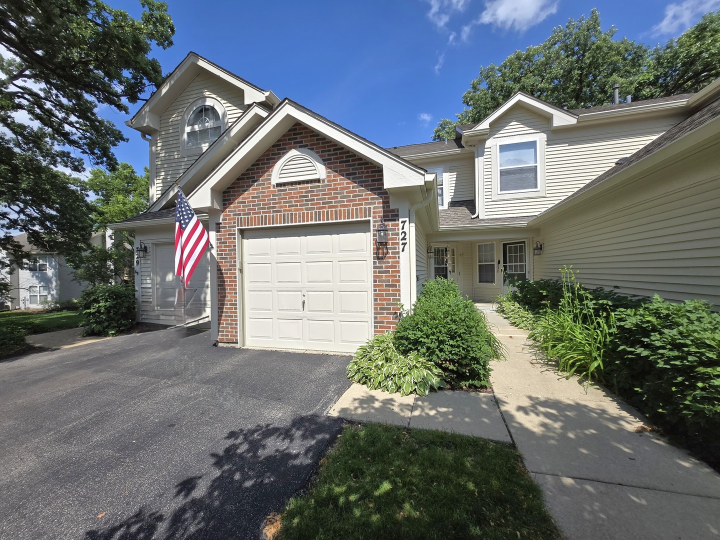 727 Shady Oaks Court