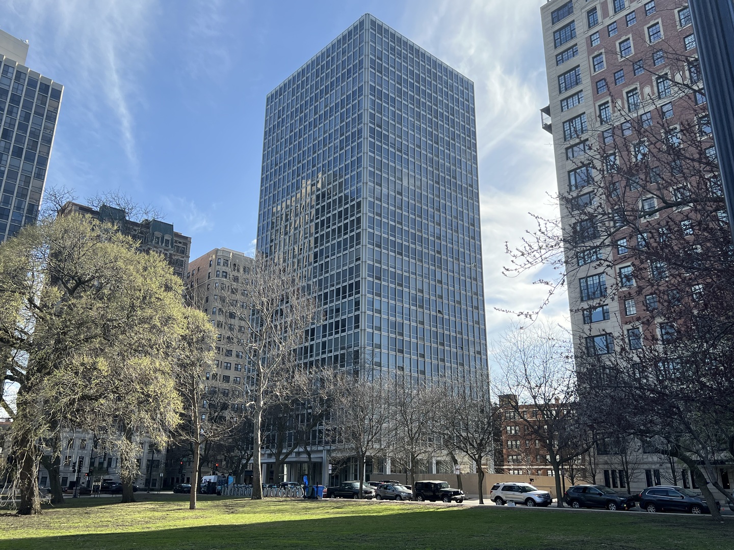 2400 Lakeview Avenue