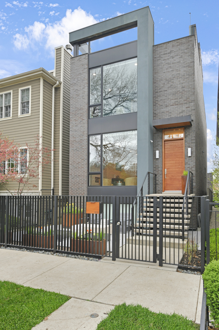 3012 Hoyne Avenue