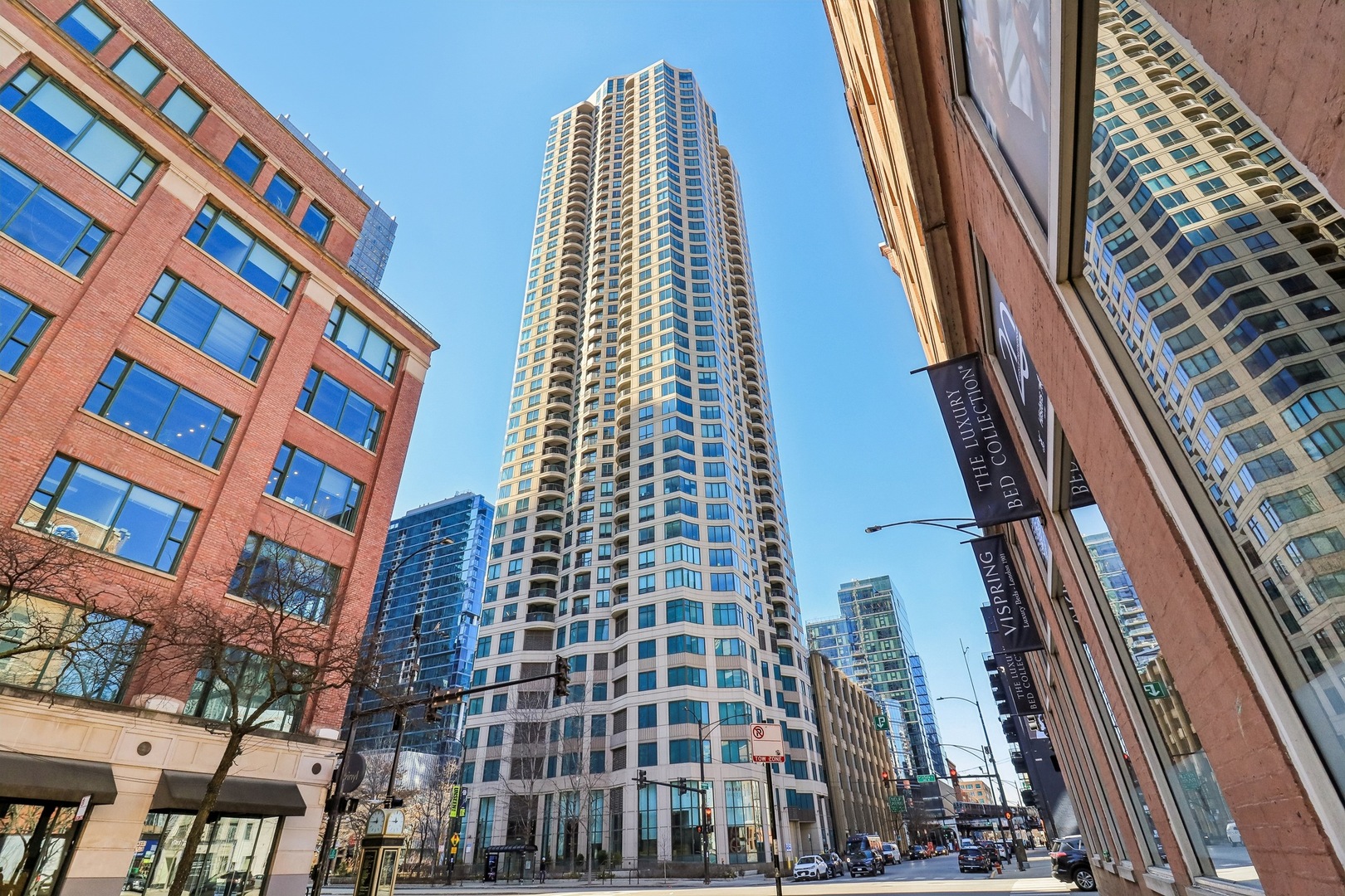 400 La Salle Drive
