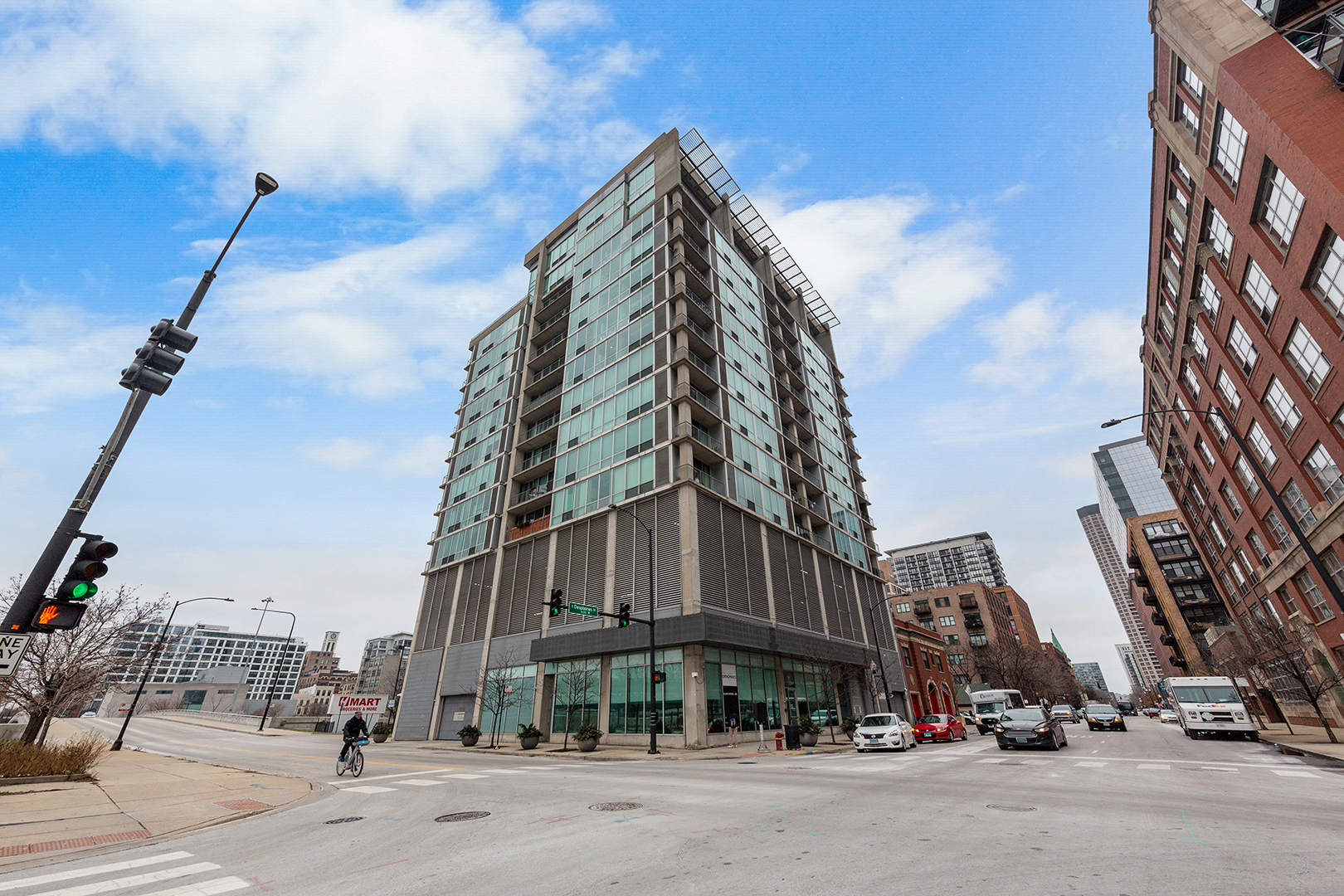700 Van Buren Street