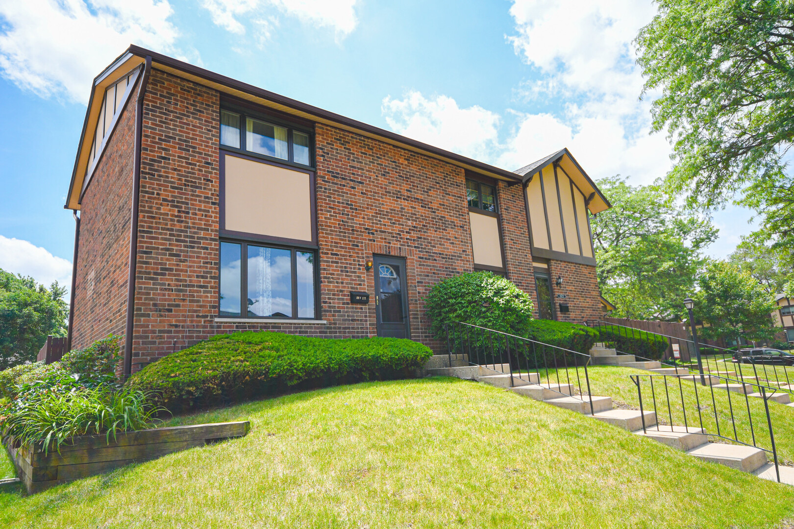 18W177 Lowell Lane