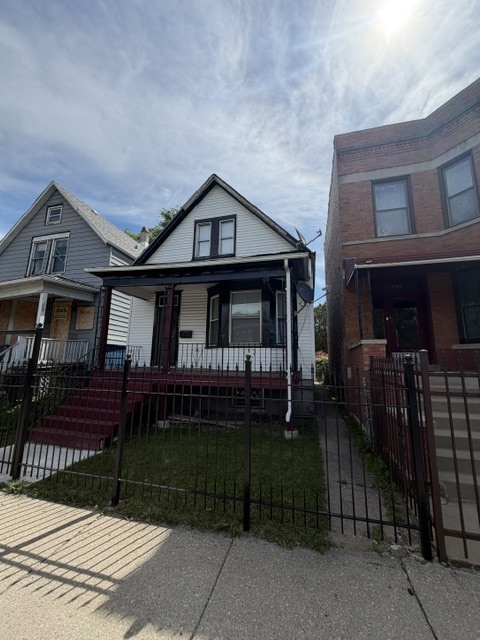 6505 Damen Avenue