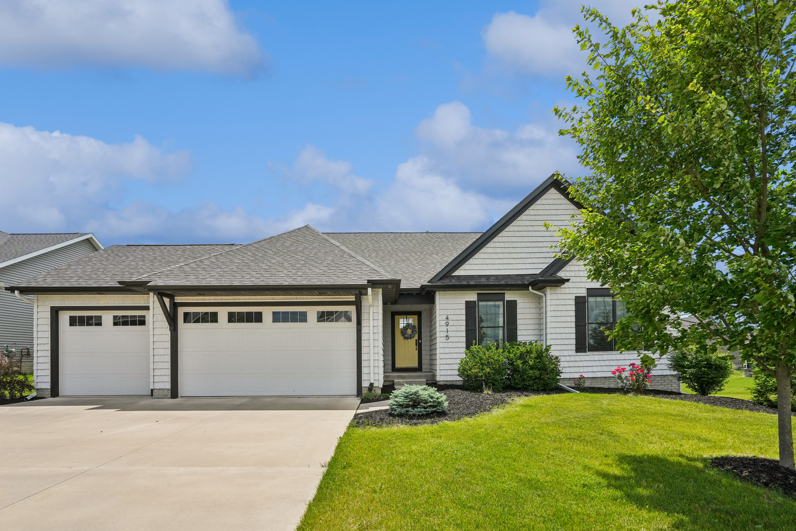 4915 Lakeside Drive