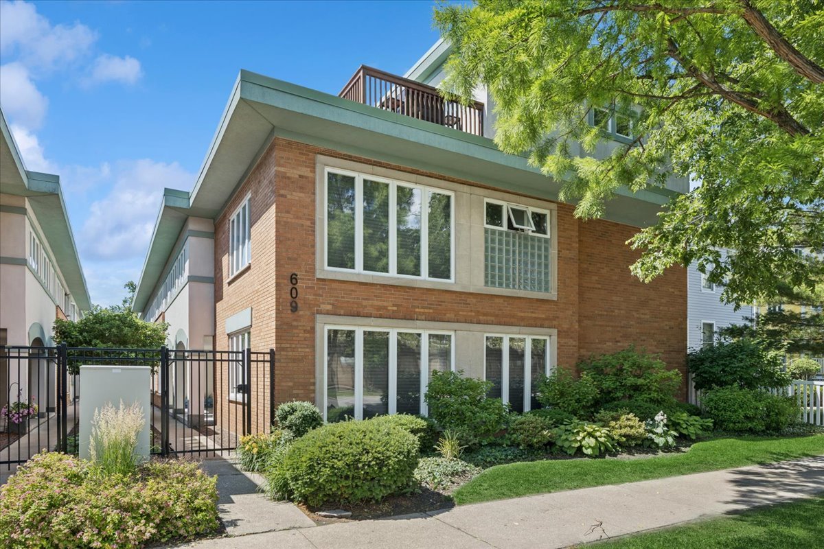 609 South Boulevard