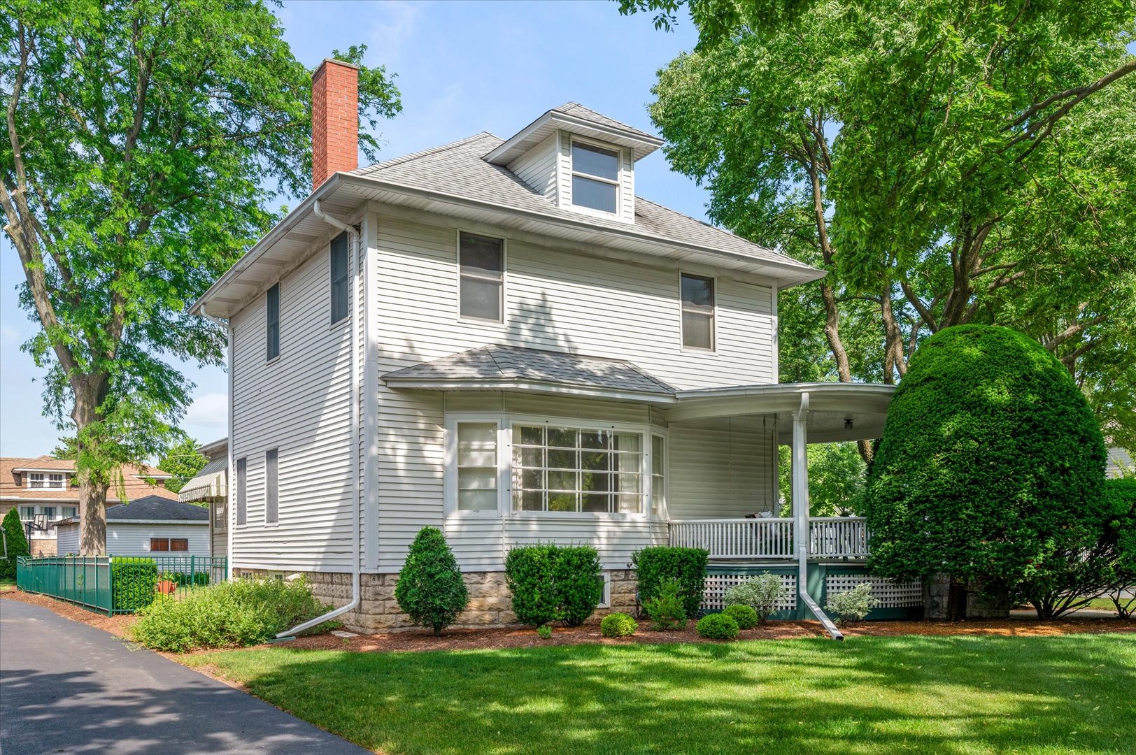300 Grantley Avenue