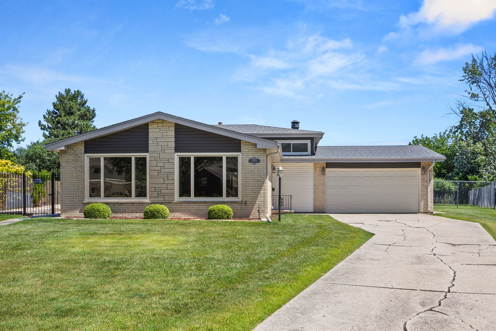 3N445 Jill Court