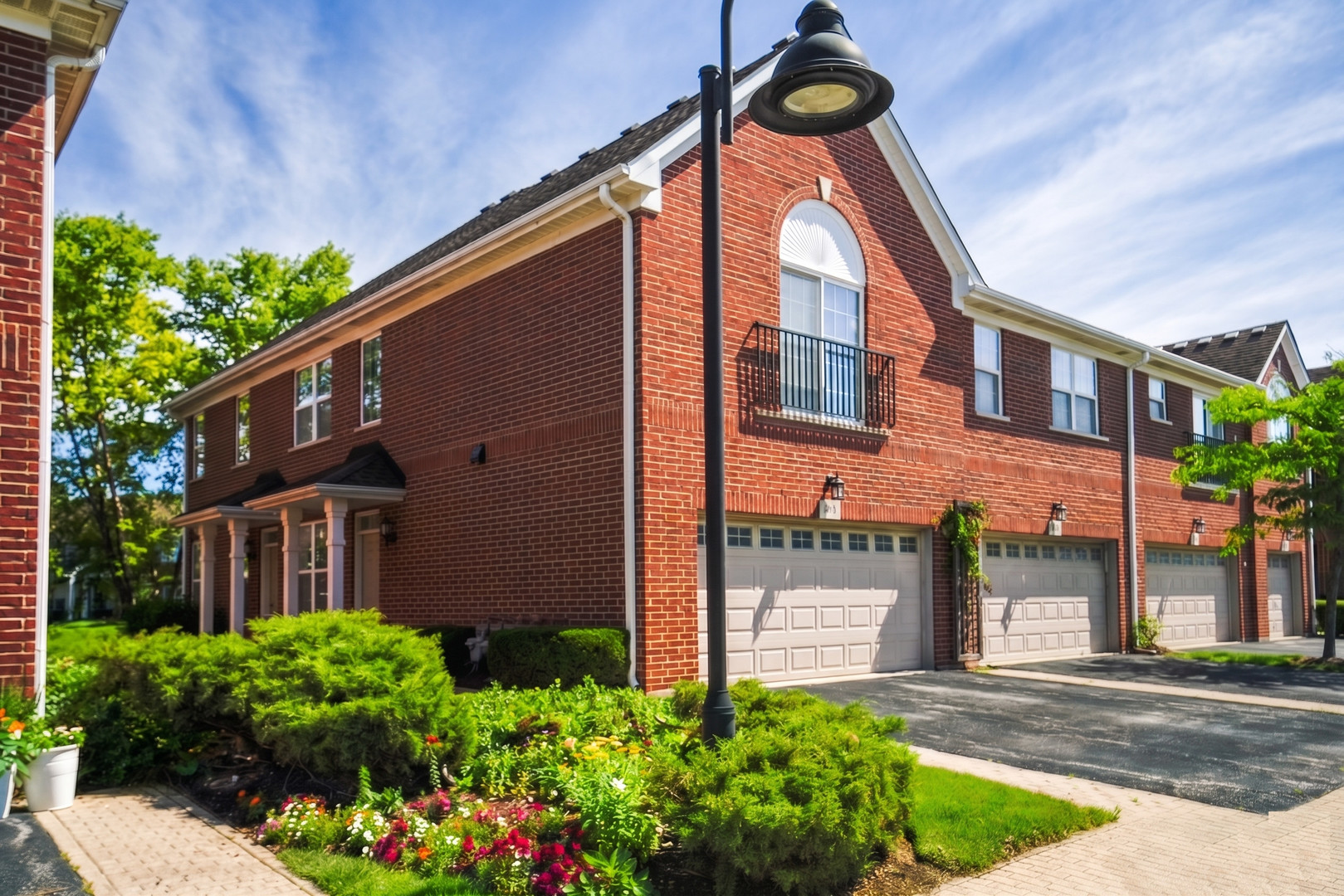 974 KENSINGTON Drive